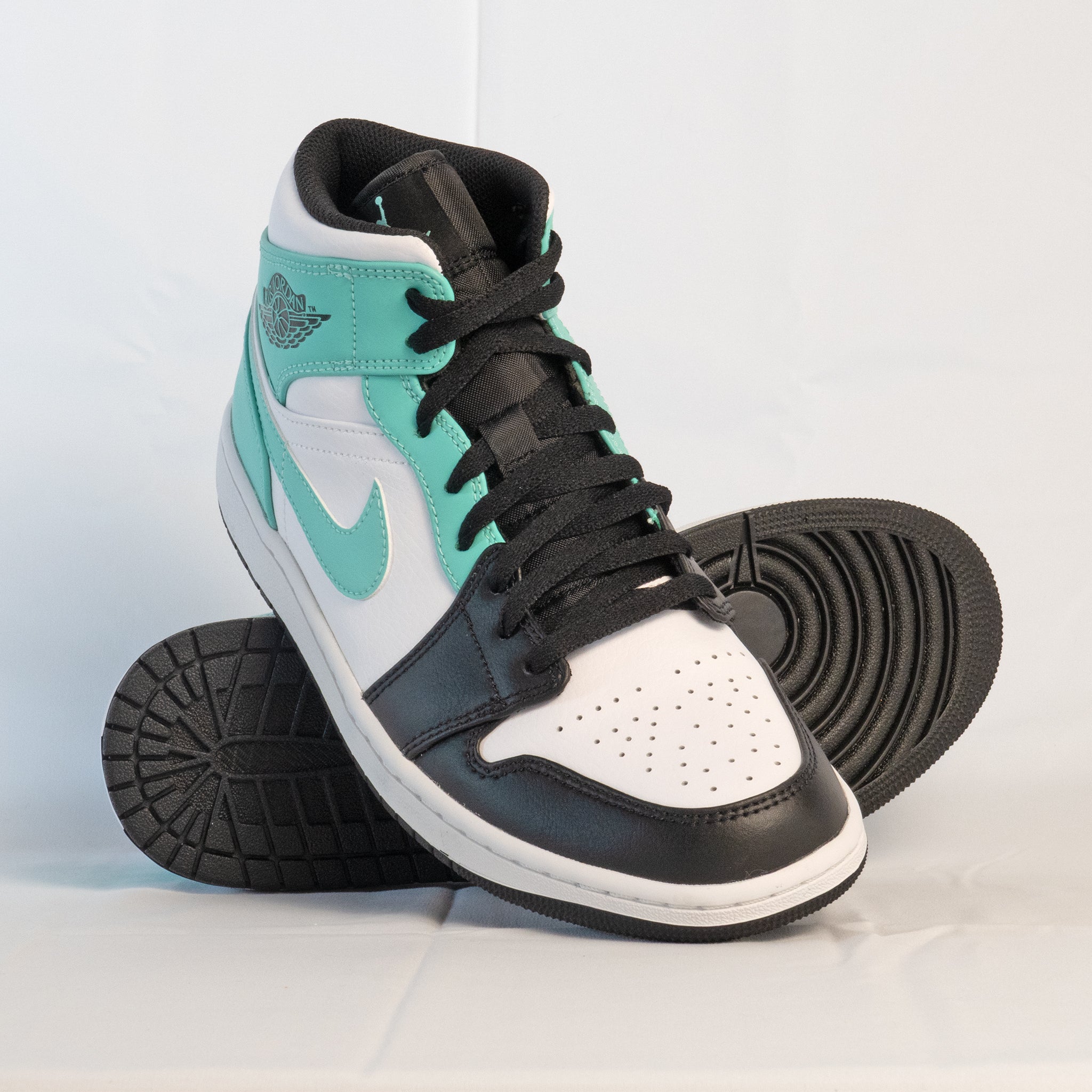 Air Jordan 1 Mid Island Green - 554724 - 132 - Men's and Women's Sneakers > Sneakers > Jordan 1 > Mid - Top Sneakers