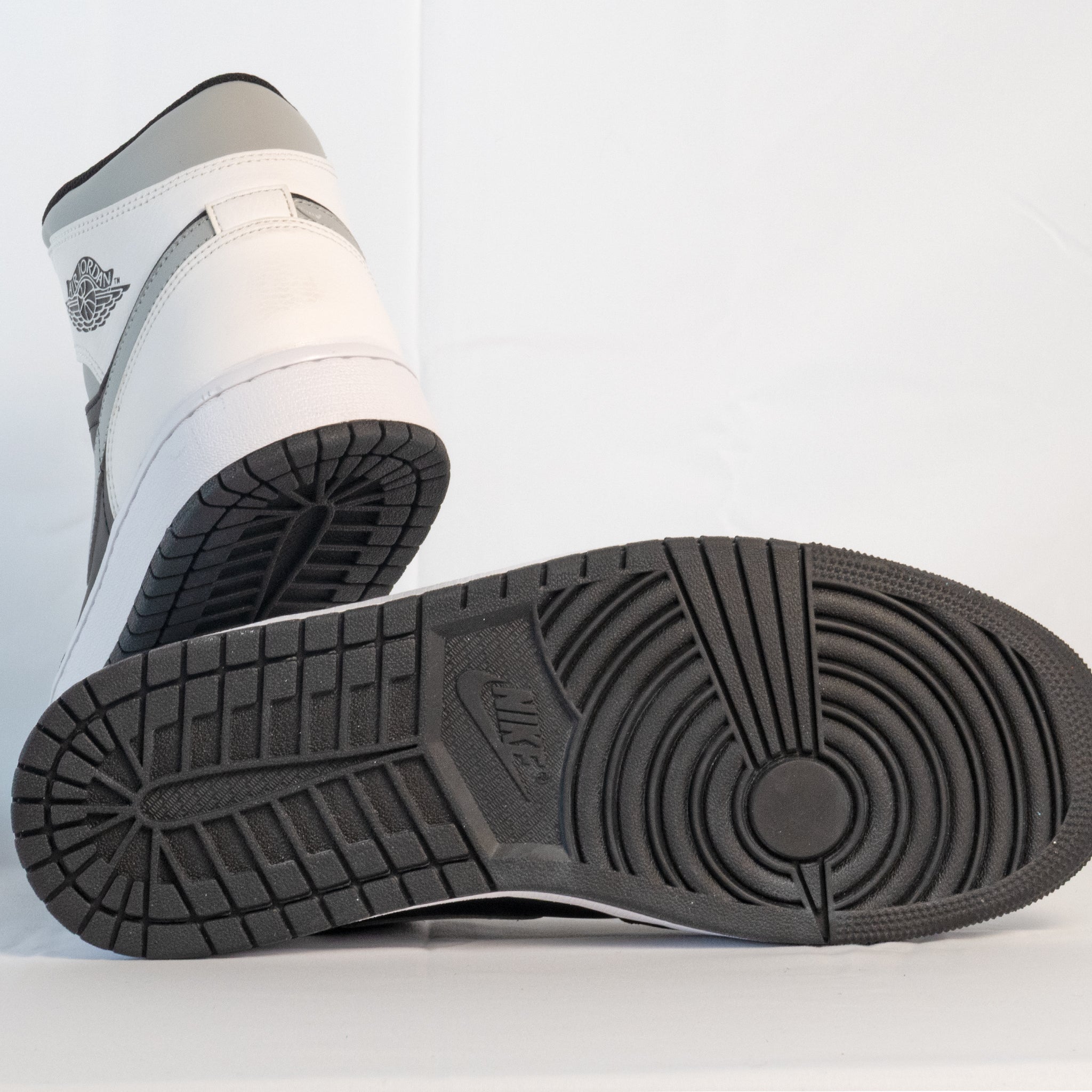 Air Jordan 1 Mid White Shadow - 554724 - 073 - Men's and Women's Sneakers > Sneakers > Jordan 1 > Mid - Top Sneakers