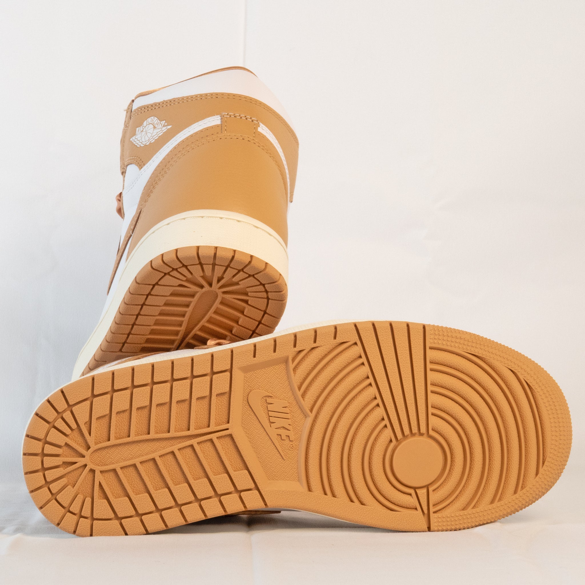 Jordan 1 High "Praline" (W) - FN6622 - 201 - Men's and Women's Sneakers > Sneakers > Jordan 1 > High - Top Sneakers