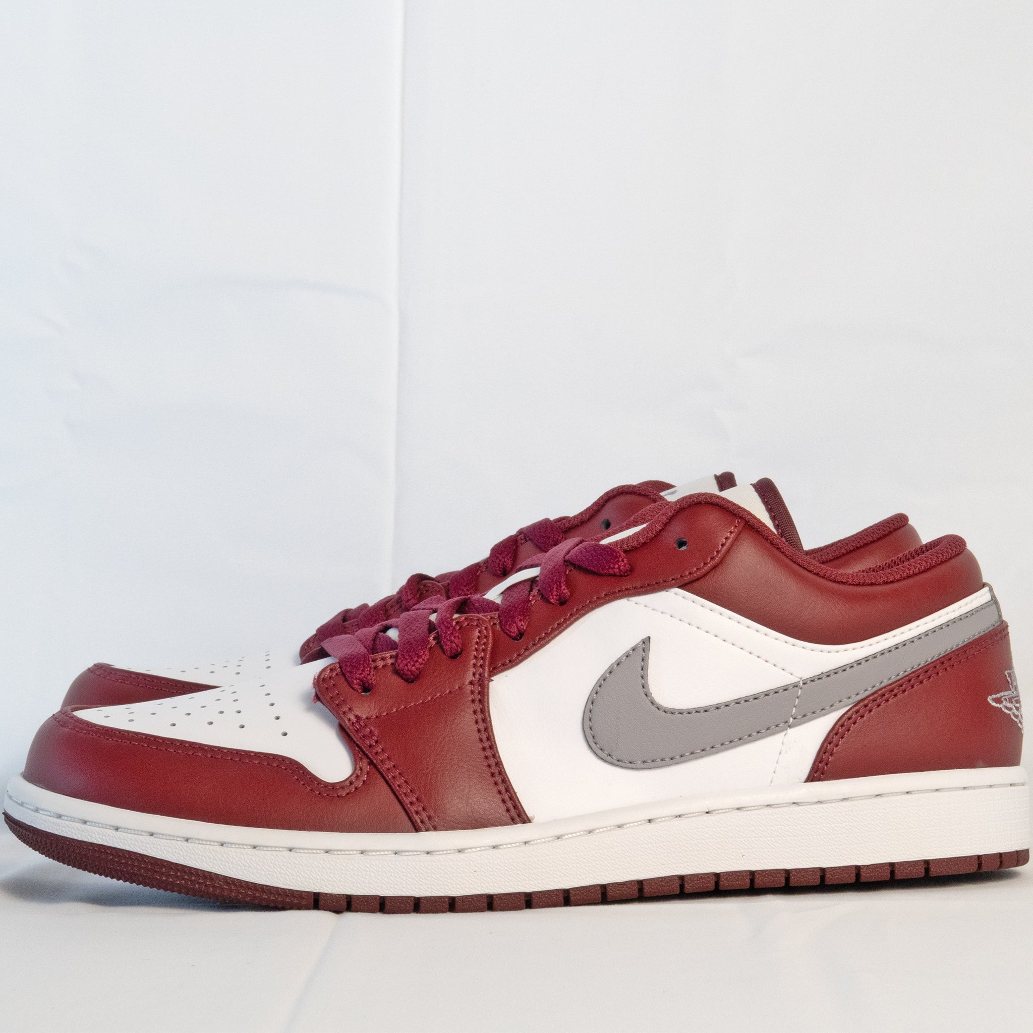 Jordan 1 Low White Bordeaux - 553558 - 615 - Men's and Women's Sneakers > Sneakers > Jordan 1 > Low - Top Sneakers