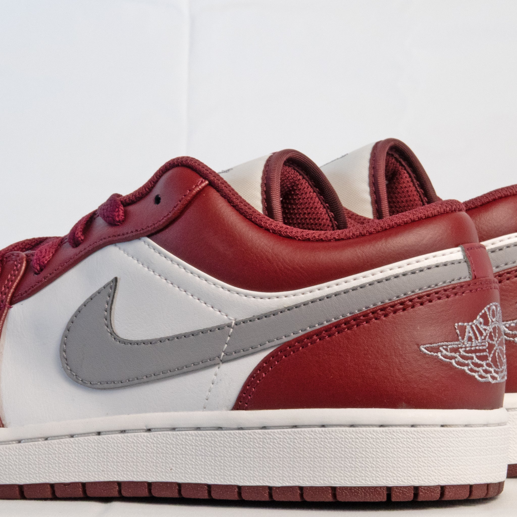 Jordan 1 Low White Bordeaux - 553558 - 615 - Men's and Women's Sneakers > Sneakers > Jordan 1 > Low - Top Sneakers