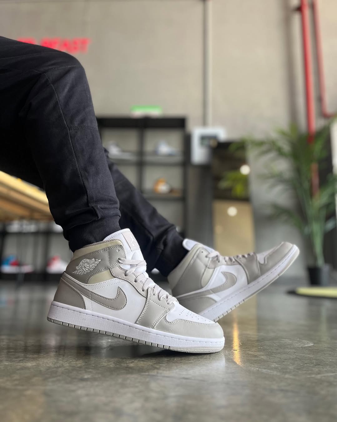 Jordan 1 Mid "Linen" - 554724 - 082 - Men's and Women's Sneakers > Sneakers > Jordan 1 > Mid - Top Sneakers