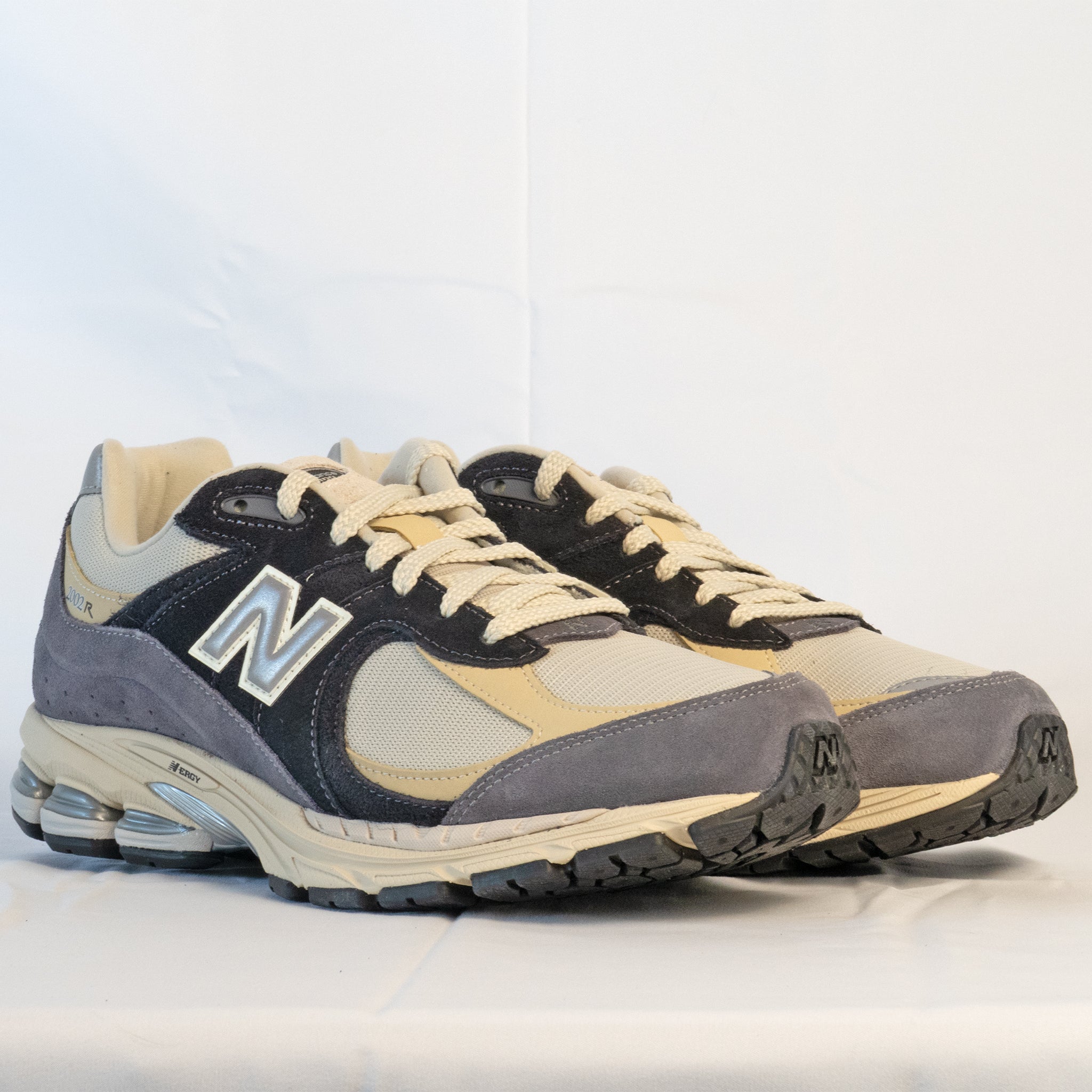 New Balance 2002R Magnet - M2002RSH - Men's and Women's Sneakers > Sneakers > New Balance 2002 > Low - Top Sneakers