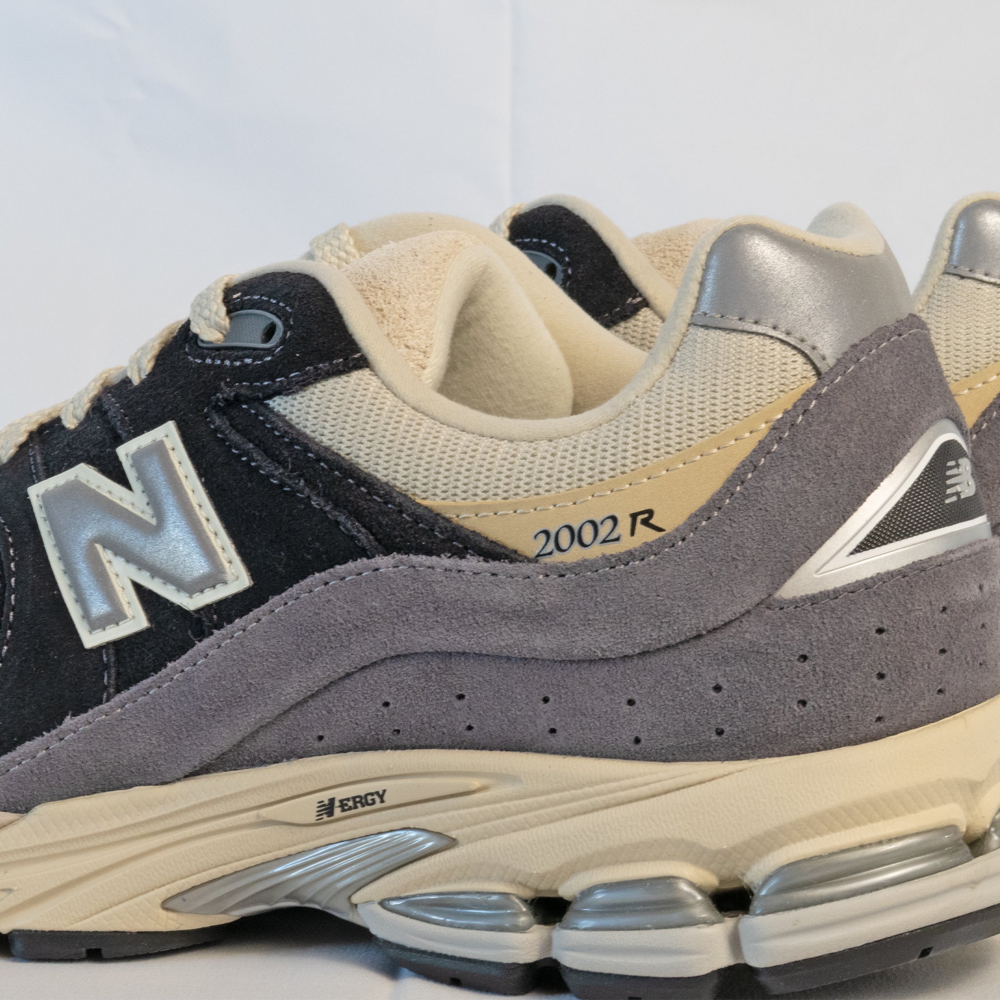 New Balance 2002R Magnet - M2002RSH - Men's and Women's Sneakers > Sneakers > New Balance 2002 > Low - Top Sneakers