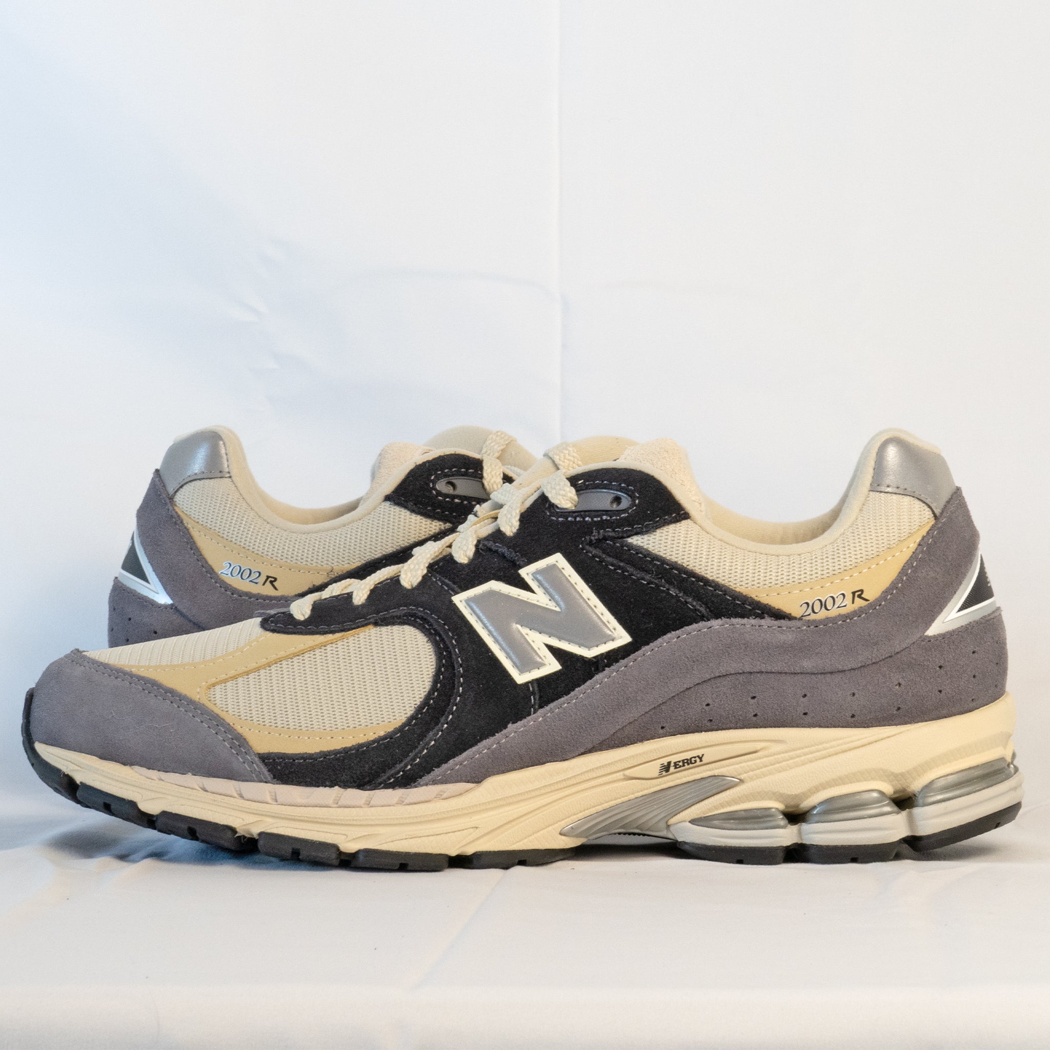 New Balance 2002R Magnet - M2002RSH - Men's and Women's Sneakers > Sneakers > New Balance 2002 > Low - Top Sneakers