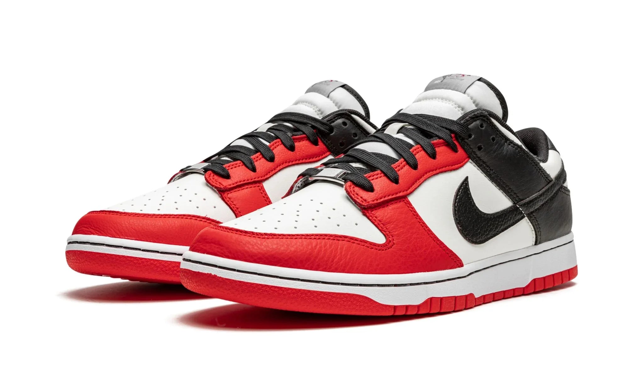 Nike Dunk Low "NBA 75th Anniversary - Chicago Bulls" - DD3363-100 - Sneakers