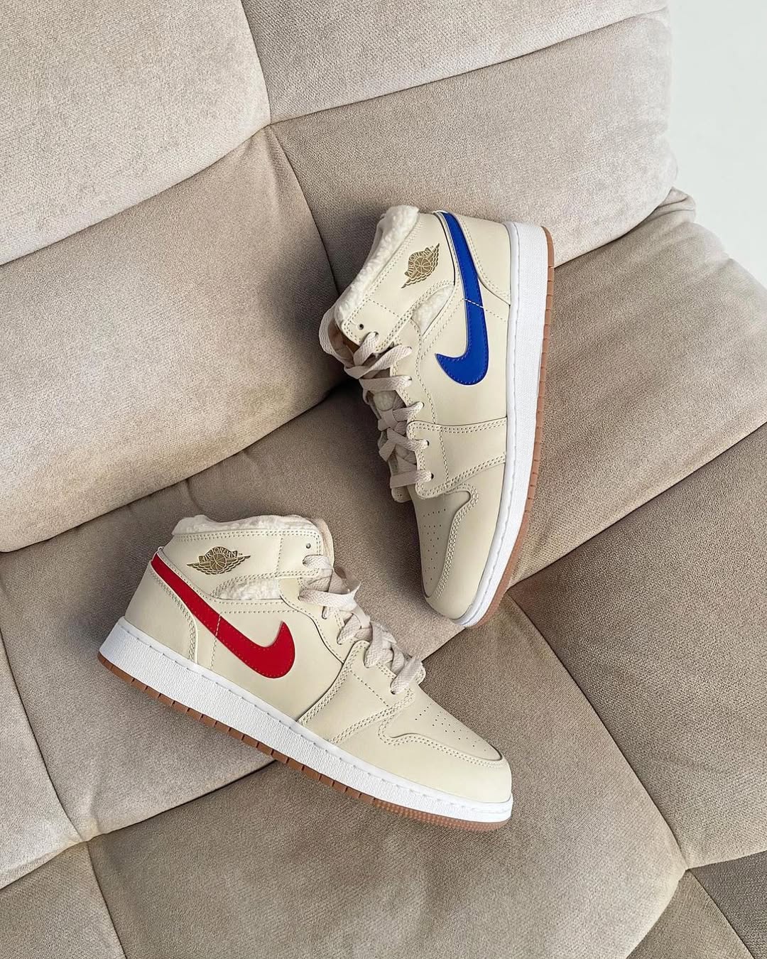 Air Jordan 1 Mid Fleece Pearl White - DO2207 - 264 - Men's and Women's Sneakers > Sneakers > Jordan 1 > Mid - Top Sneakers