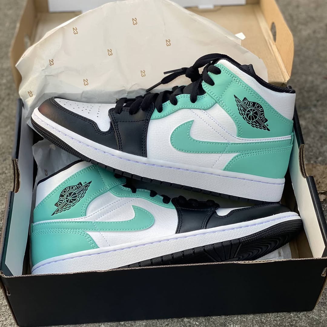 Air Jordan 1 Mid Island Green - 554724 - 132 - Men's and Women's Sneakers > Sneakers > Jordan 1 > Mid - Top Sneakers
