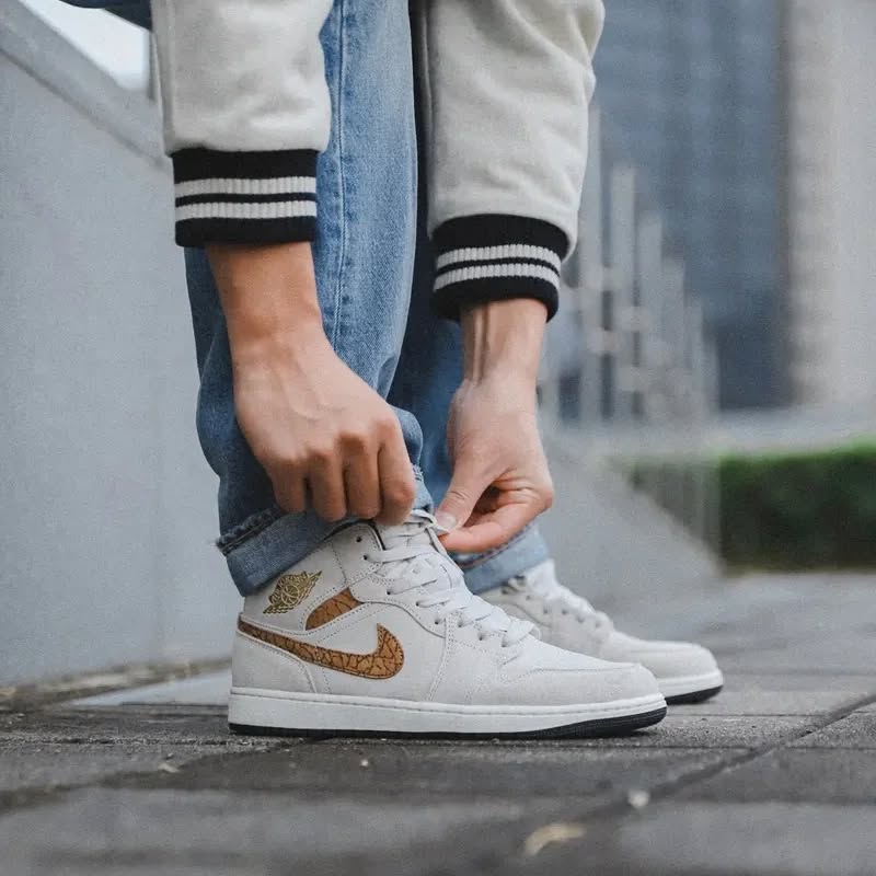 Air Jordan 1 Mid SE Brown Elephant - DZ4129 - 102 - Men's and Women's Sneakers > Sneakers > Jordan 1 > Mid - Top Sneakers