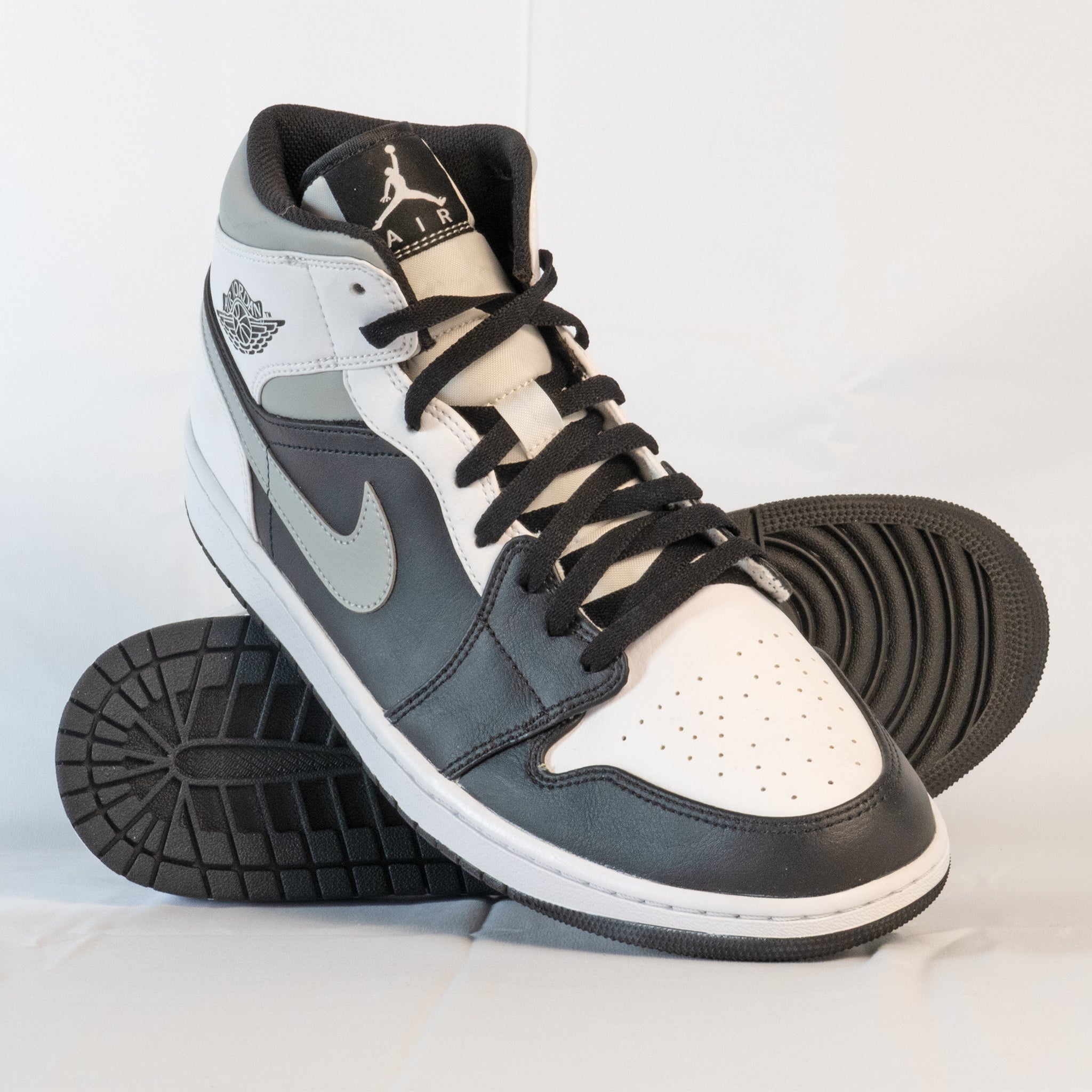 Air Jordan 1 Mid White Shadow - 554724 - 073 - Men's and Women's Sneakers > Sneakers > Jordan 1 > Mid - Top Sneakers