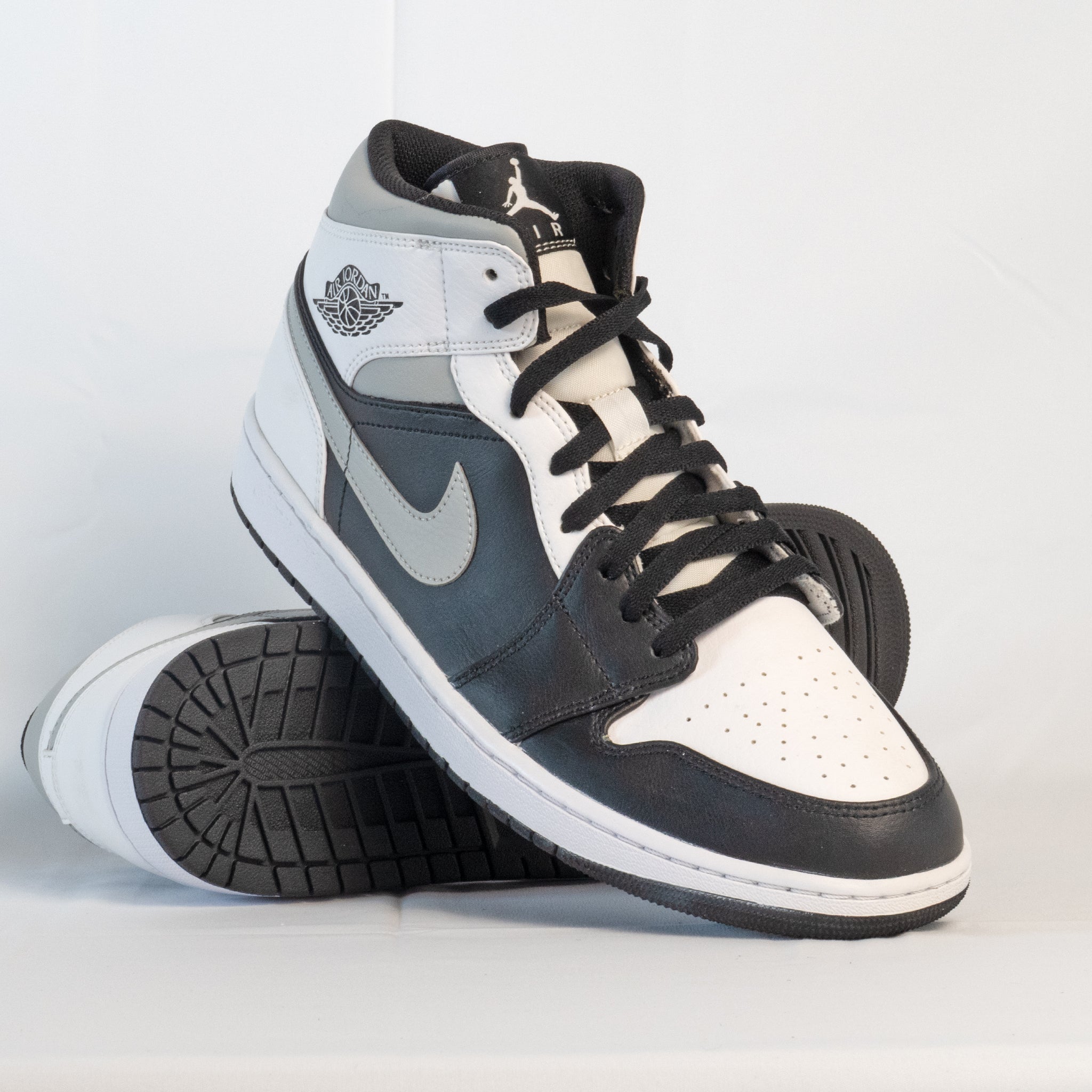Air Jordan 1 Mid White Shadow - 554724 - 073 - Men's and Women's Sneakers > Sneakers > Jordan 1 > Mid - Top Sneakers