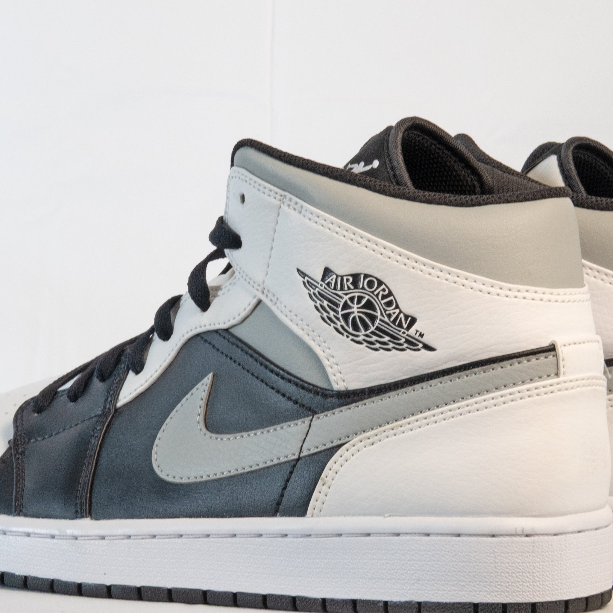 Air Jordan 1 Mid White Shadow - 554724 - 073 - Men's and Women's Sneakers > Sneakers > Jordan 1 > Mid - Top Sneakers