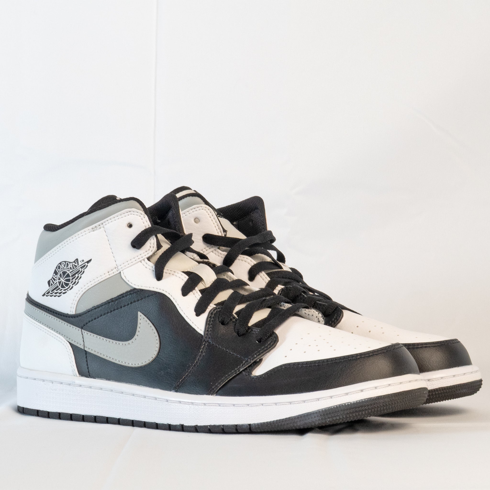 Air Jordan 1 Mid White Shadow - 554724 - 073 - Men's and Women's Sneakers > Sneakers > Jordan 1 > Mid - Top Sneakers