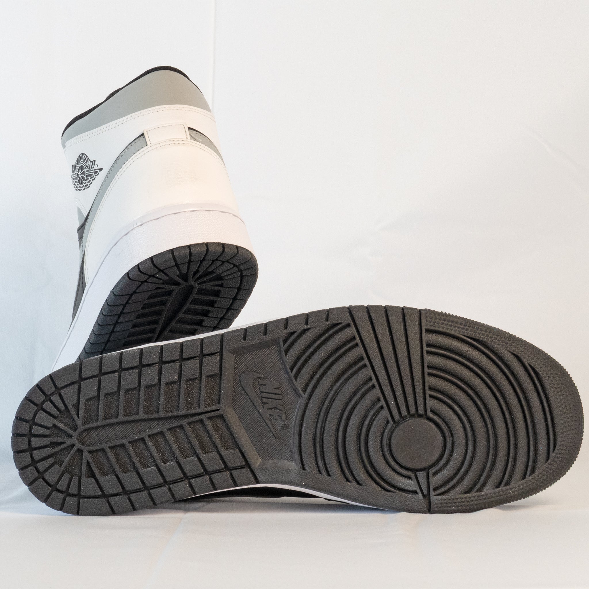 Air Jordan 1 Mid White Shadow - 554724 - 073 - Men's and Women's Sneakers > Sneakers > Jordan 1 > Mid - Top Sneakers