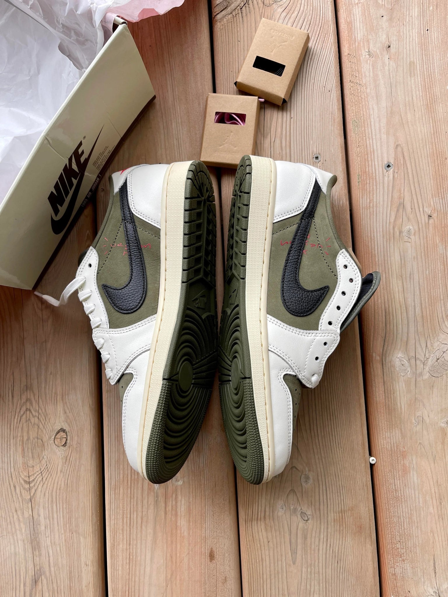 Air Jordan 1 Retro Low OG SP Travis Scott Medium Olive DM7866 200