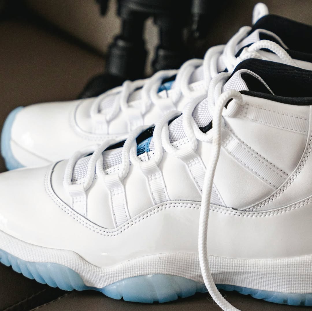 Air Jordan 11 Retro Legend Blue (2024) - CT8012 - 104 - Men's and Women's Sneakers > Sneakers > Jordan 11 > High - Top Sneakers