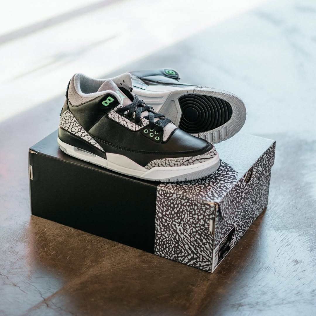 Air Jordan 3 Retro Green Glow - CT8532 - 031 - Men's and Women's Sneakers > Sneakers > Jordan 3 > Mid - Top Sneakers