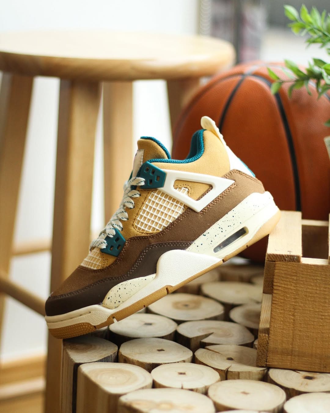 Air Jordan 4 Retro Cacao Wow - FB2214 - 200 - Men's and Women's Sneakers > Sneakers > Jordan 4 > High - Top Sneakers