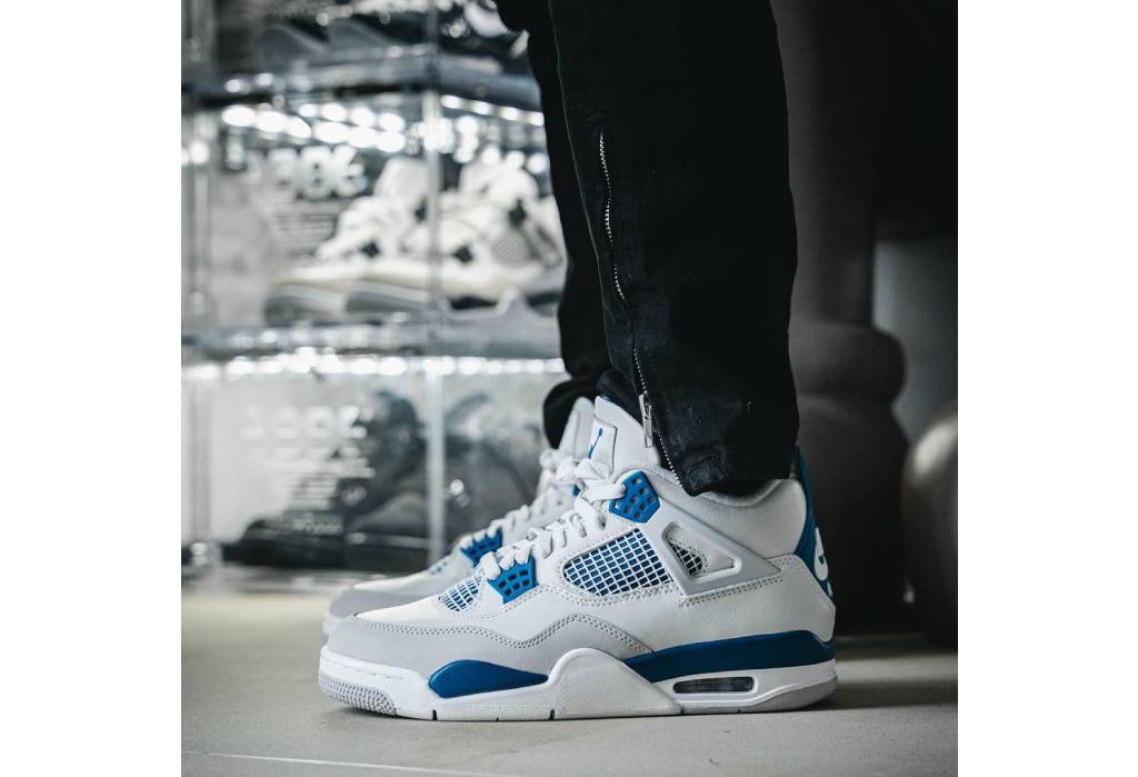 Air Jordan 4 Retro "Military Blue" (2024) - FV5029 - 141 - Men's and Women's Sneakers > Sneakers > Jordan 4 > High - Top Sneakers