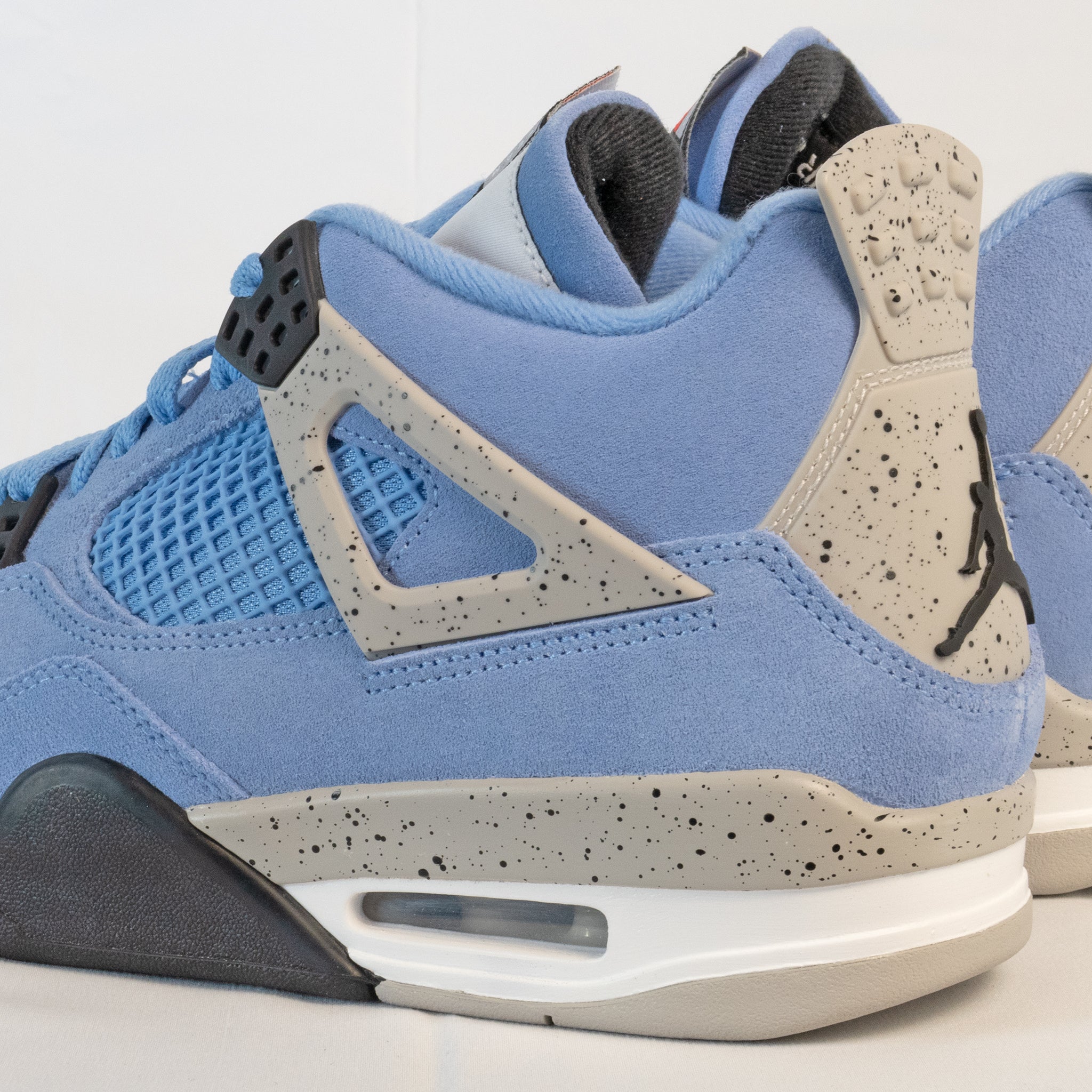 Air Jordan 4 Retro University Blue - CT8527 - 400 - Men's and Women's Sneakers > Sneakers > Jordan 4 > High - Top Sneakers
