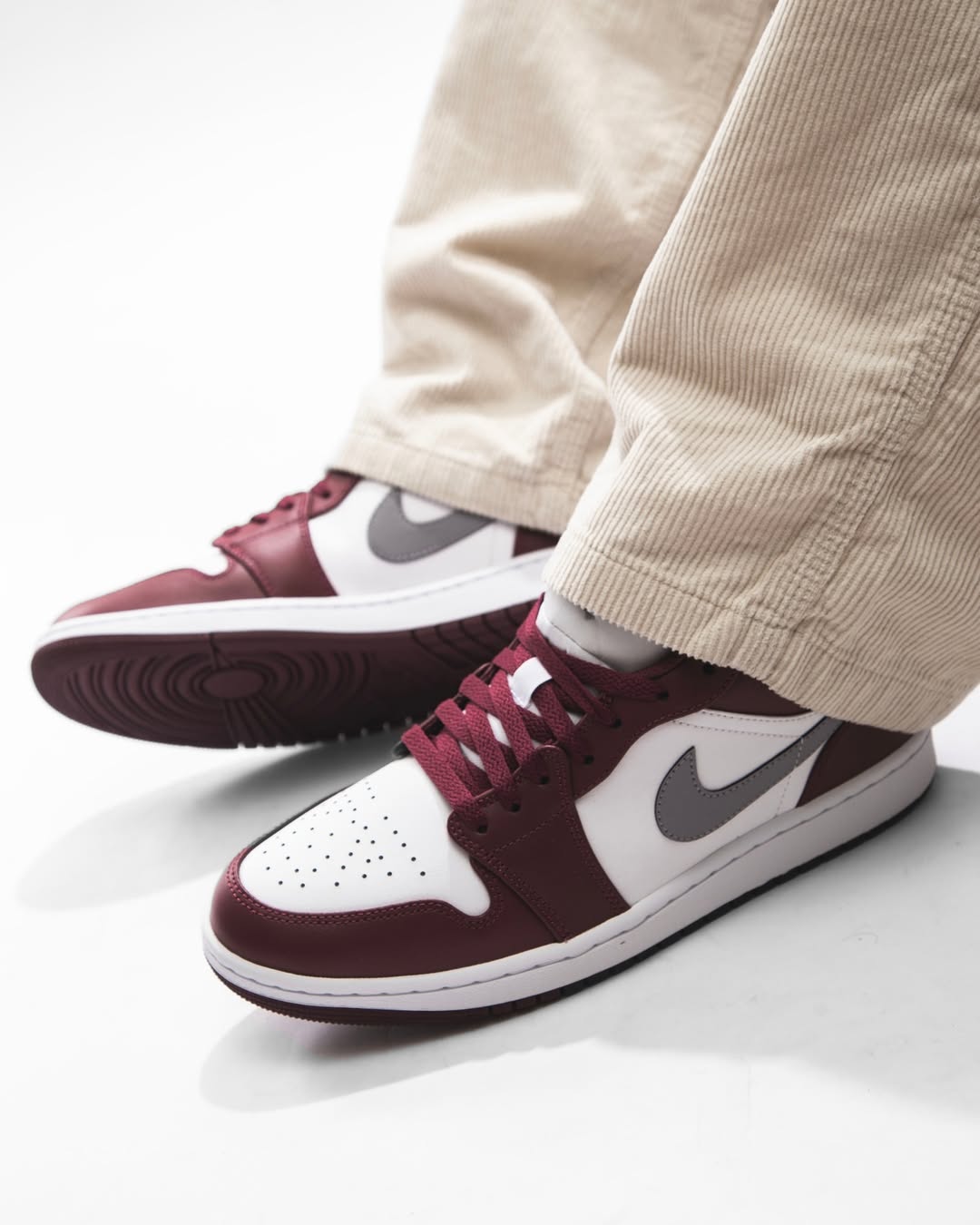 Jordan 1 Low White Bordeaux - 553558 - 615 - Men's and Women's Sneakers > Sneakers > Jordan 1 > Low - Top Sneakers