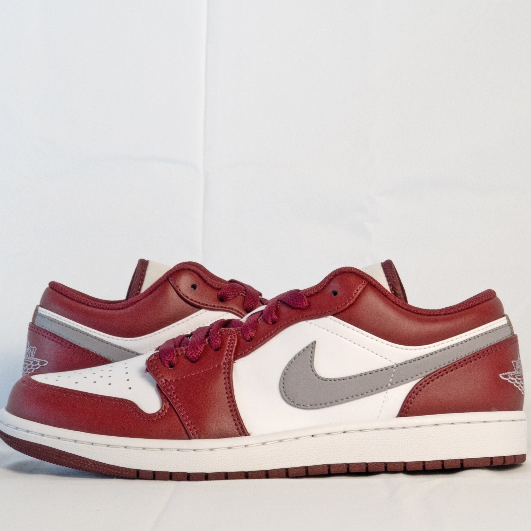 Jordan 1 Low White Bordeaux - 553558 - 615 - Men's and Women's Sneakers > Sneakers > Jordan 1 > Low - Top Sneakers