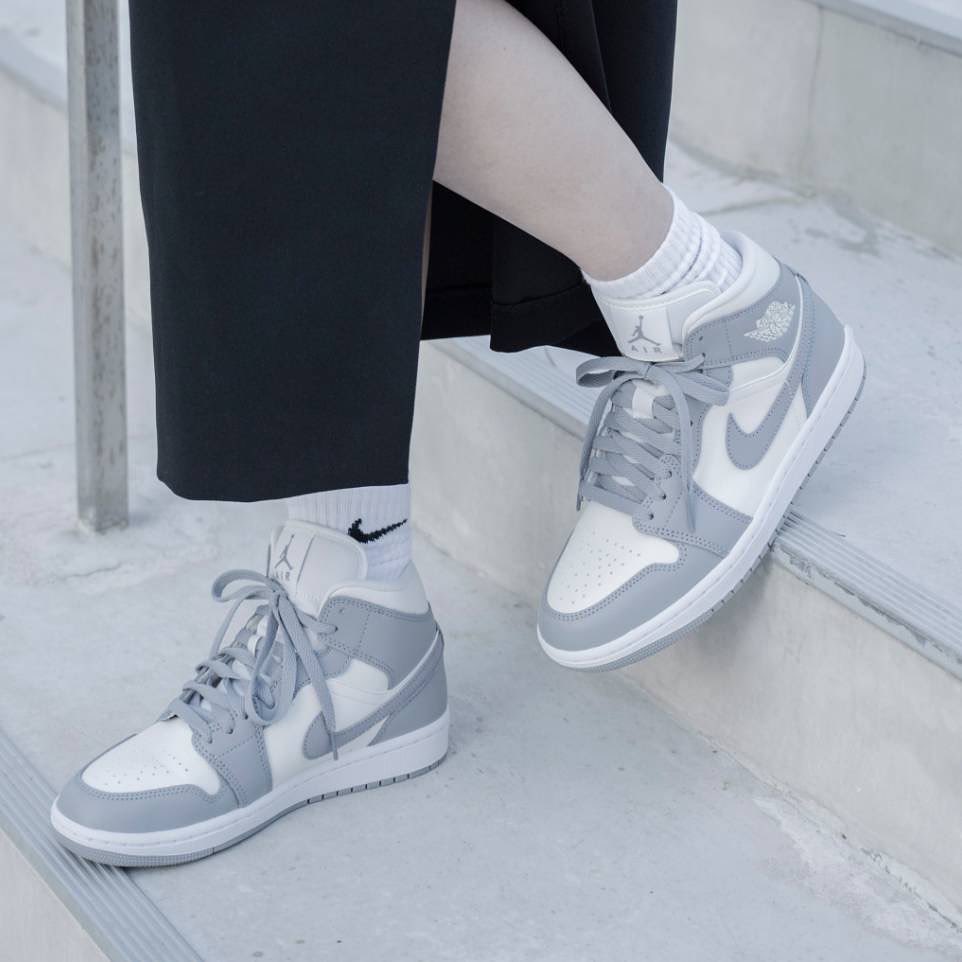 Jordan 1 mid "Stealth" (W) - BQ6472 - 115 - Men's and Women's Sneakers > Sneakers > Jordan 1 > Mid - Top Sneakers