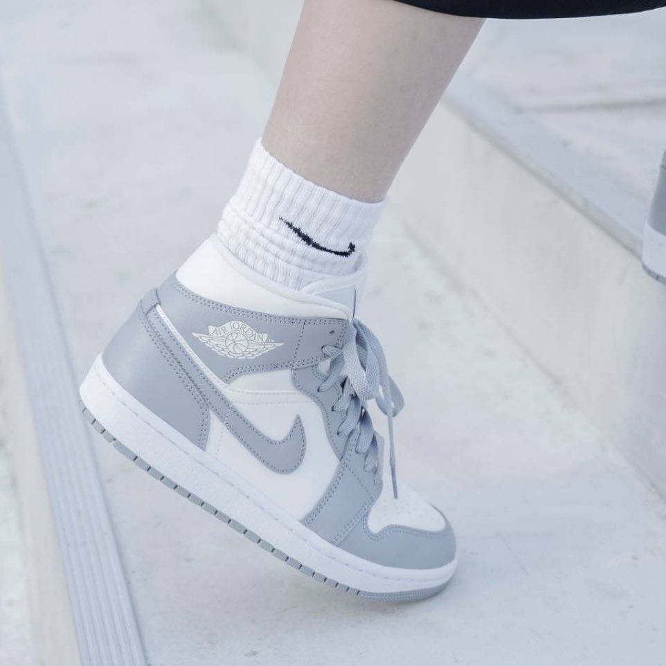 Jordan 1 mid "Stealth" (W) - BQ6472 - 115 - Men's and Women's Sneakers > Sneakers > Jordan 1 > Mid - Top Sneakers