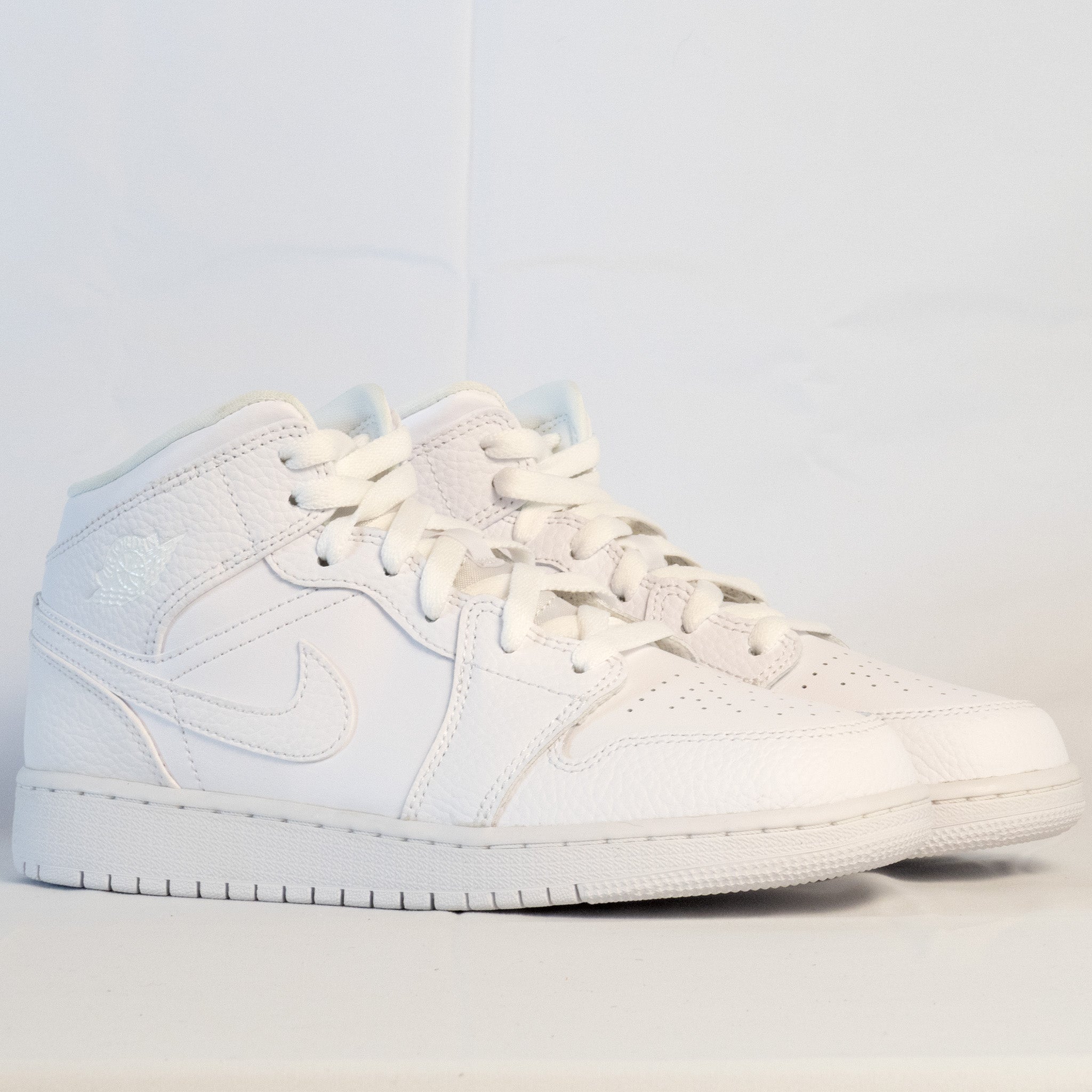 Jordan 1 Mid Triple White Tumbled Leather (GS) - 554725 - 130 - Men's and Women's Sneakers > Sneakers > Jordan 1 > Mid - Top Sneakers
