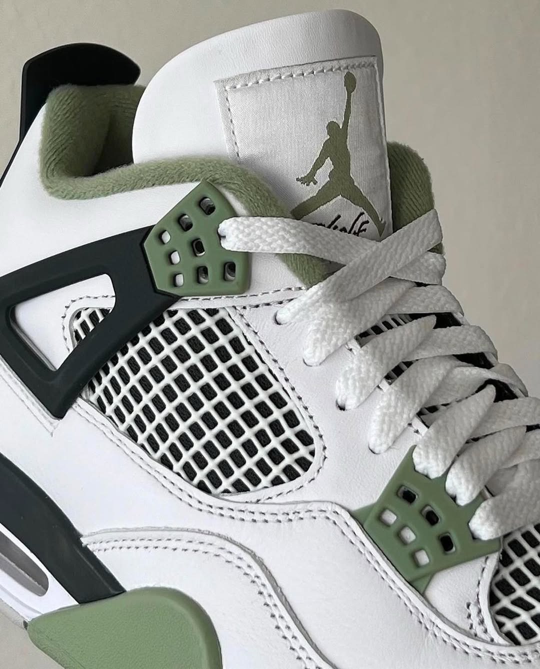 Jordan 4 Seafoam (W) - AQ9129 - 103 - Men's and Women's Sneakers > Sneakers > Jordan 4 > High - Top Sneakers