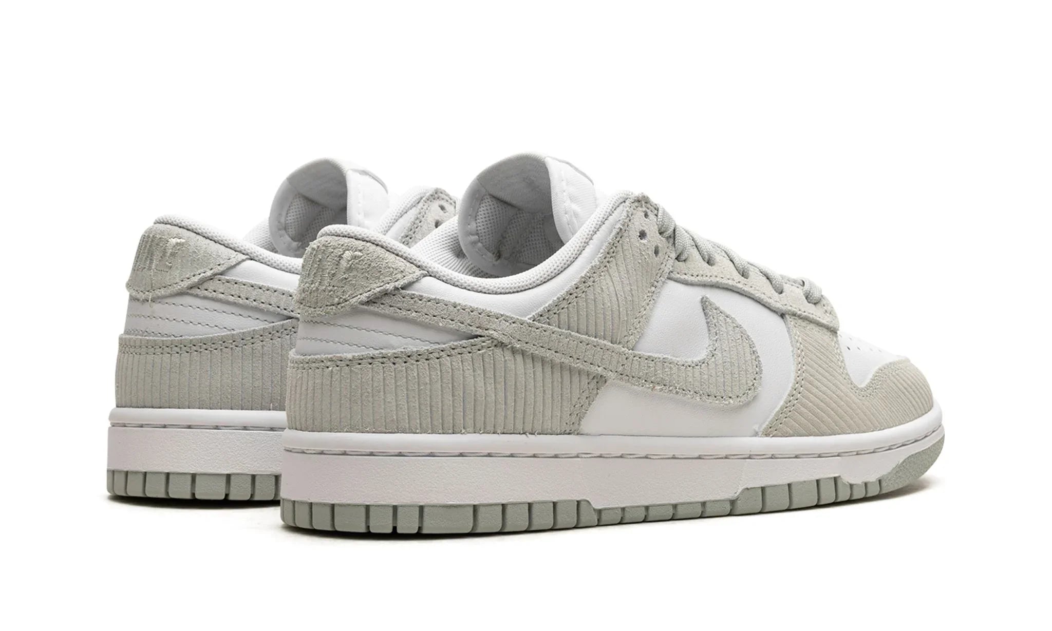 Nike Dunk Low Grau Cord FN7658 100