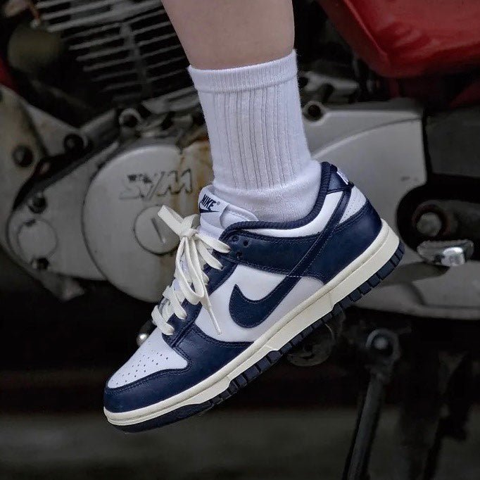 Nike Dunk Low "Vintage Navy" (W) - FN7197 - 100 - Men's and Women's Sneakers > Sneakers > Nike Dunk > Low - Top Sneakers