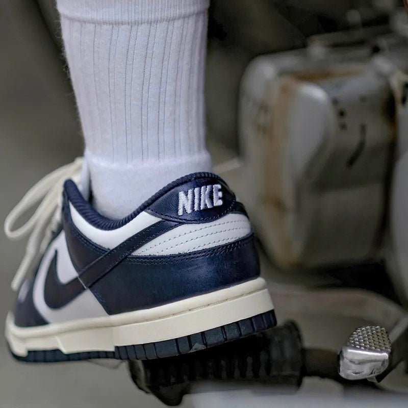 Nike Dunk Low "Vintage Navy" (W) - FN7197 - 100 - Men's and Women's Sneakers > Sneakers > Nike Dunk > Low - Top Sneakers