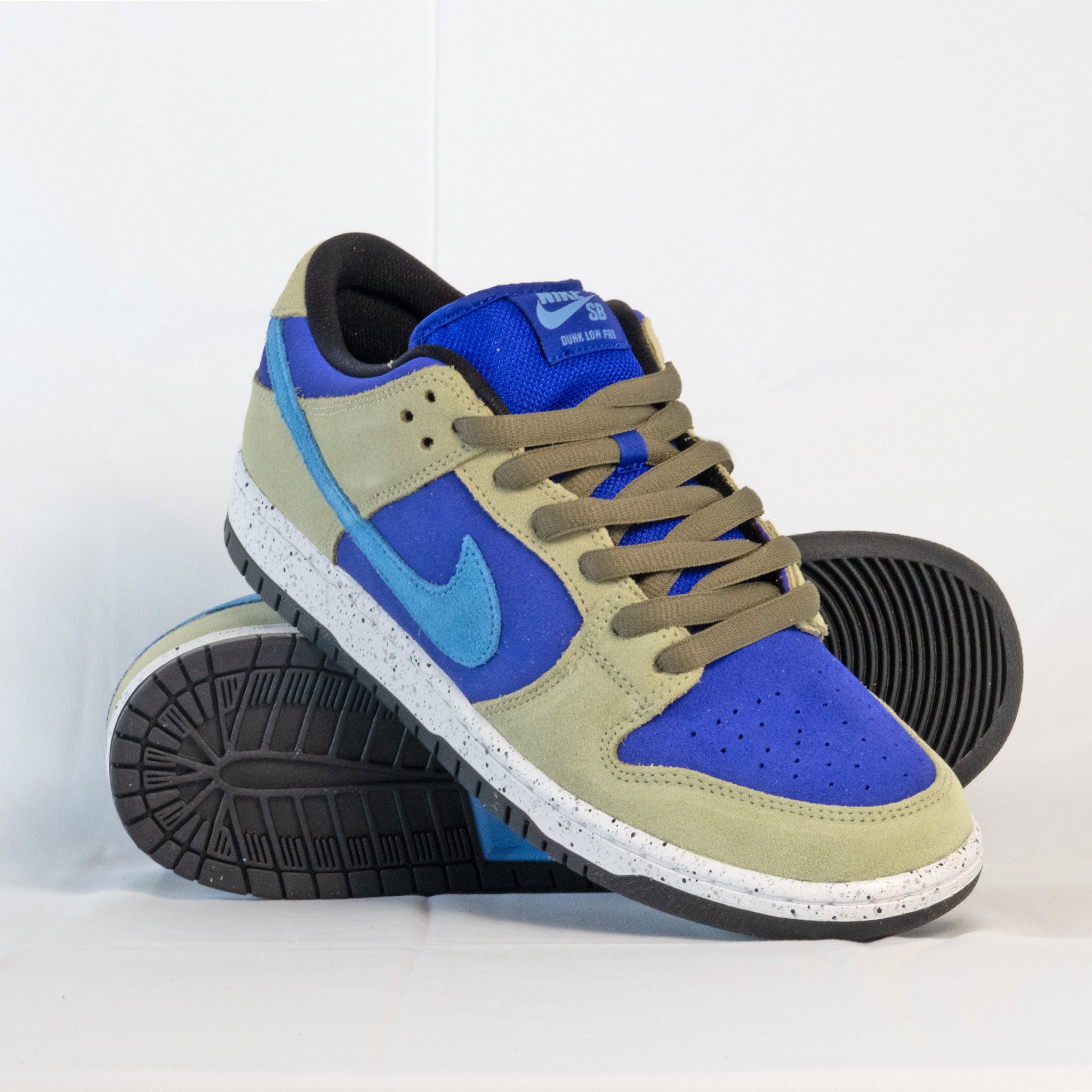 Nike SB Dunk Low Celadon - BQ6817 - 301 - Men's and Women's Sneakers > Sneakers > Sb Nike Dunk > Low - Top Sneakers