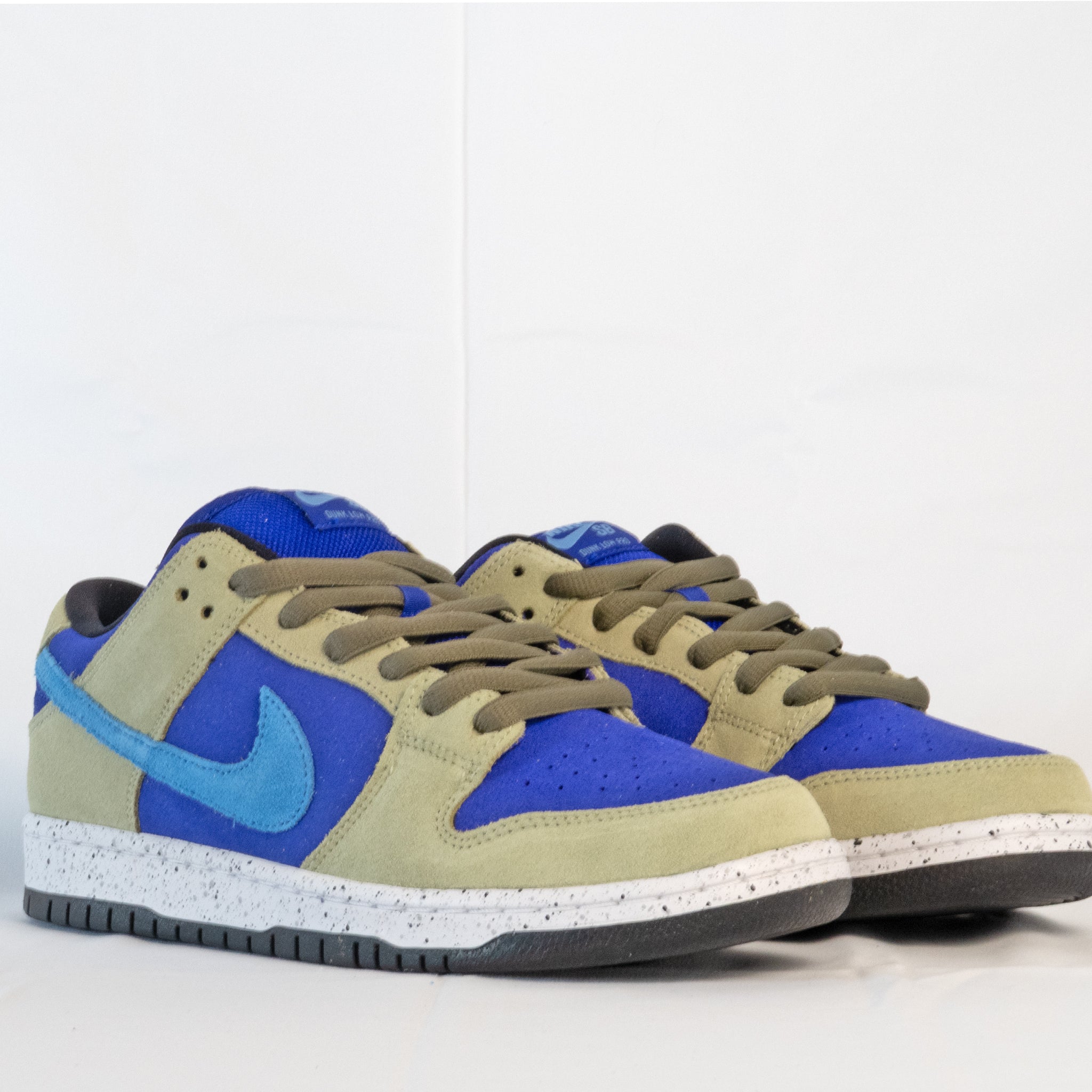 Nike SB Dunk Low Celadon - BQ6817 - 301 - Men's and Women's Sneakers > Sneakers > Sb Nike Dunk > Low - Top Sneakers