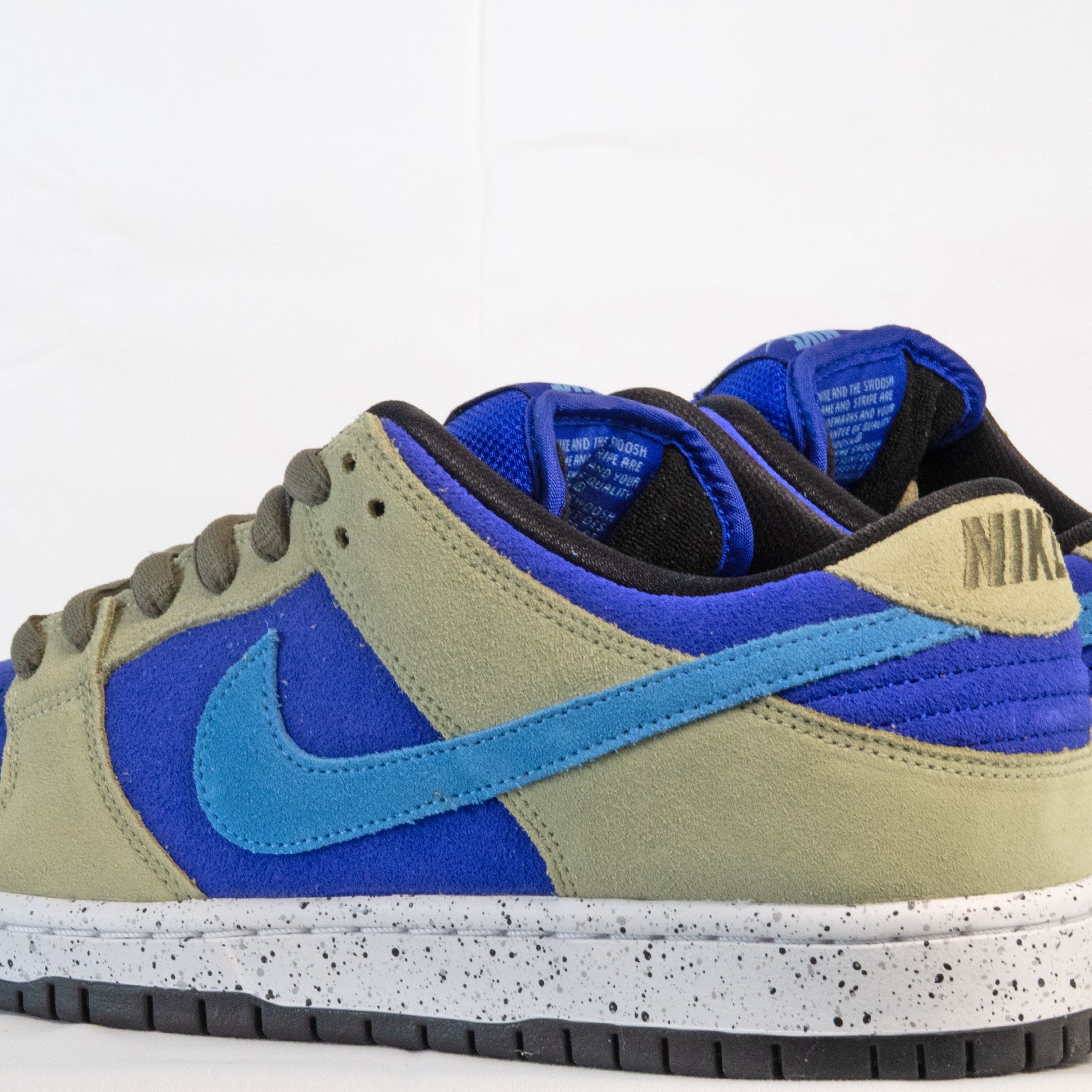Nike SB Dunk Low Celadon - BQ6817 - 301 - Men's and Women's Sneakers > Sneakers > Sb Nike Dunk > Low - Top Sneakers