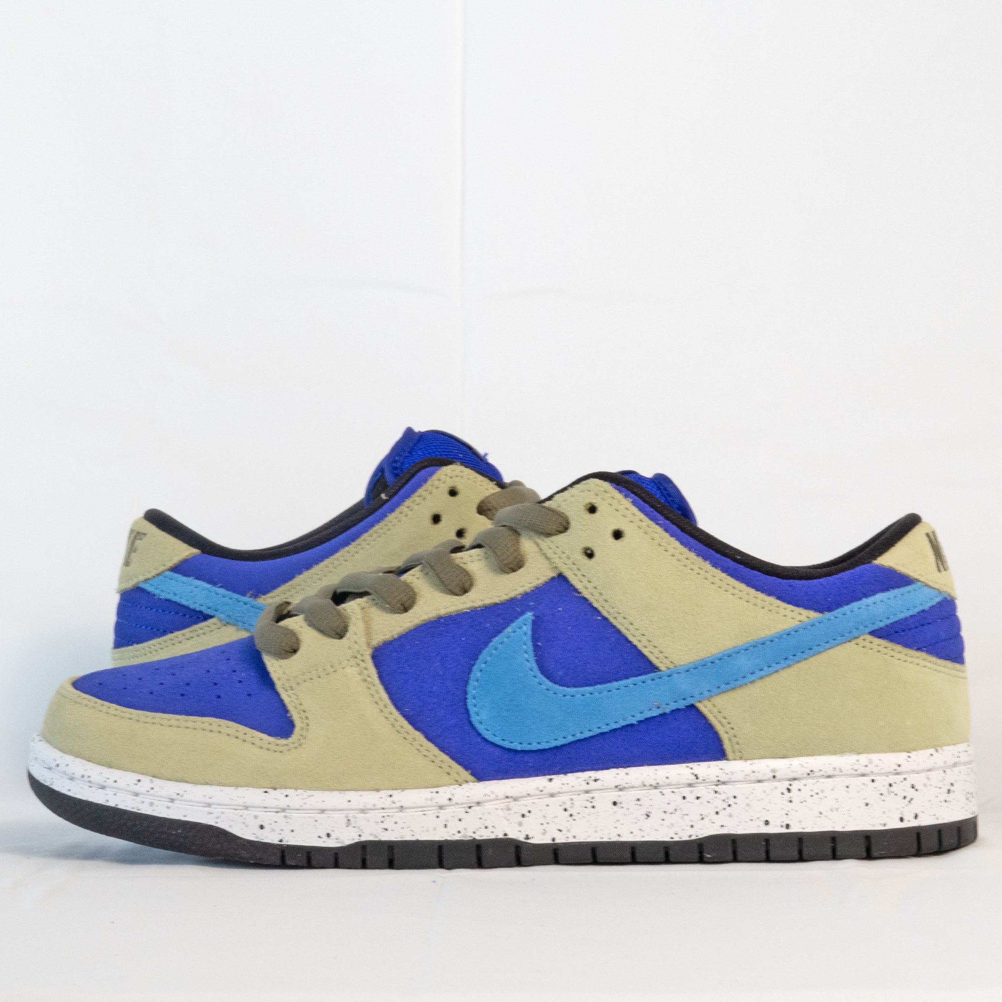 Nike SB Dunk Low Celadon - BQ6817 - 301 - Men's and Women's Sneakers > Sneakers > Sb Nike Dunk > Low - Top Sneakers