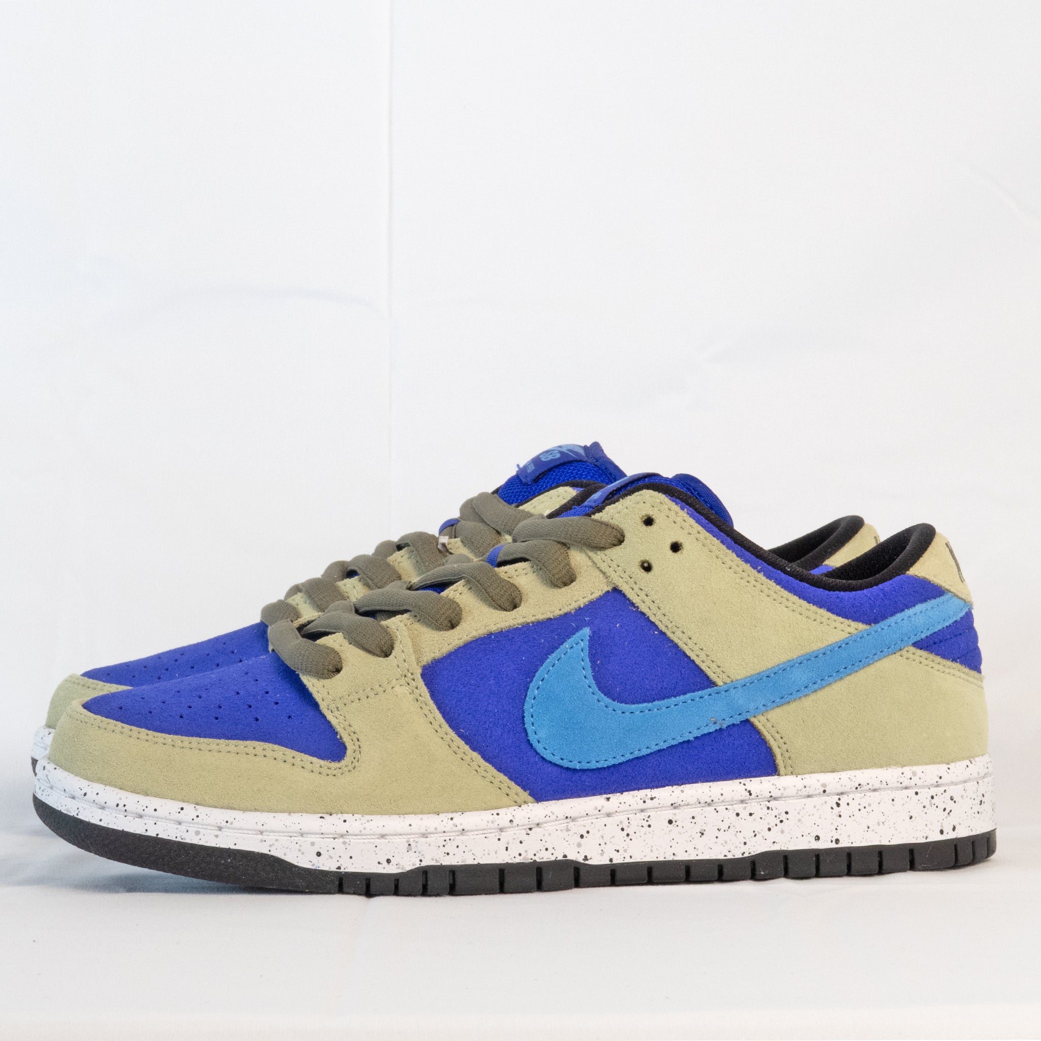 Nike SB Dunk Low Celadon - BQ6817 - 301 - Men's and Women's Sneakers > Sneakers > Sb Nike Dunk > Low - Top Sneakers