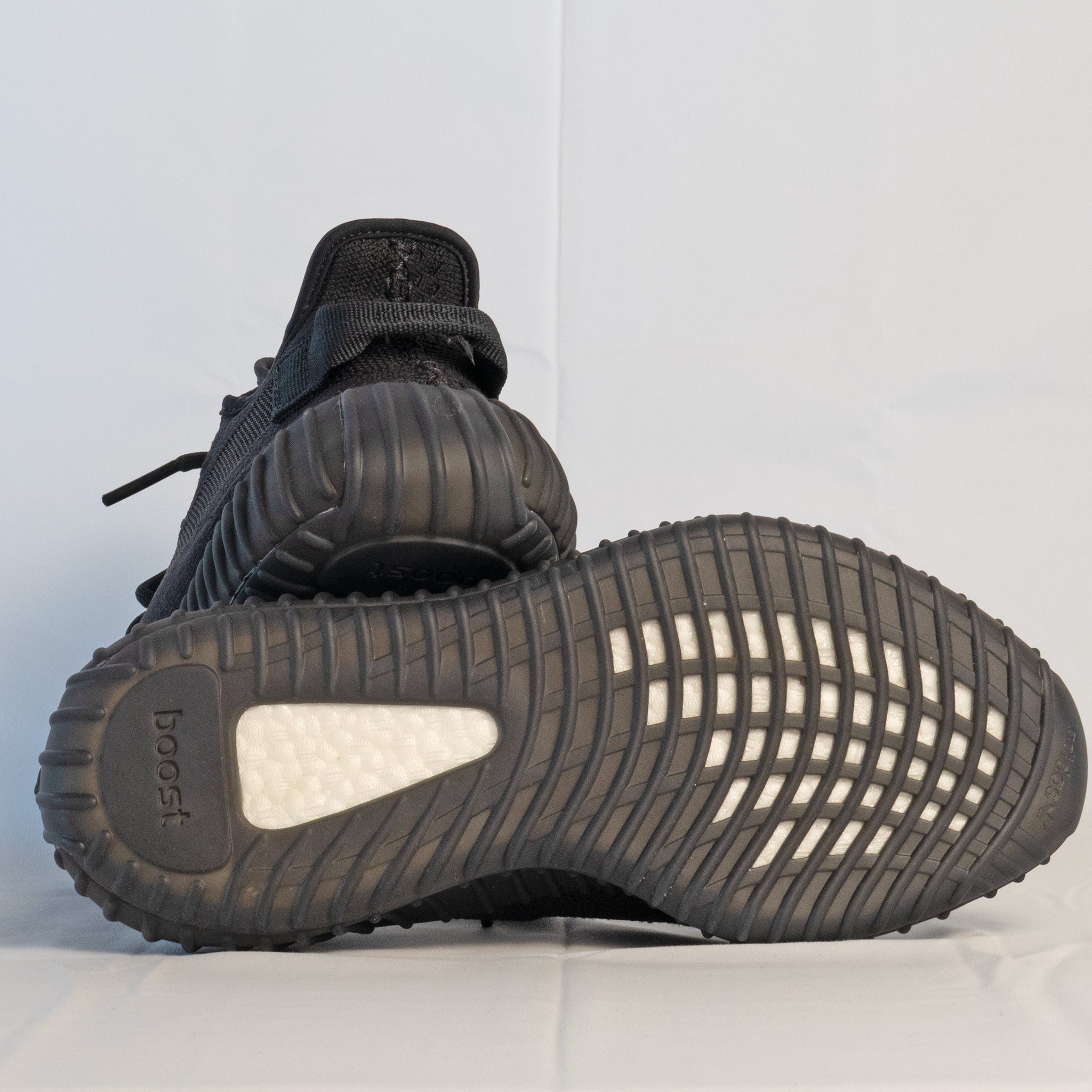 Yeezy Boost 350 V2 Onyx - HQ4540 - Men's and Women's Sneakers > Sneakers > Yeezy 350 > Low - Top Sneakers